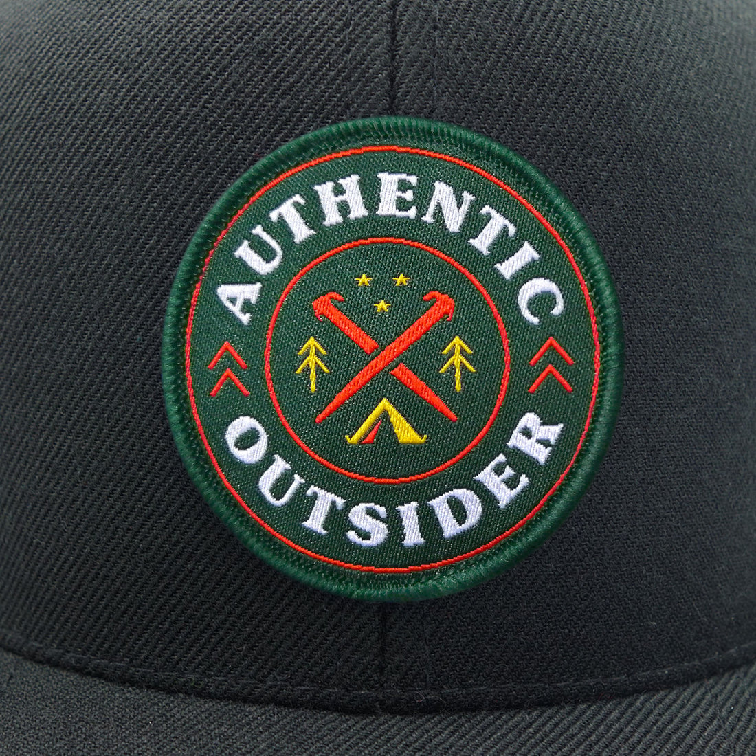 Casquette snapback à visière plate noire Authentic Outsider