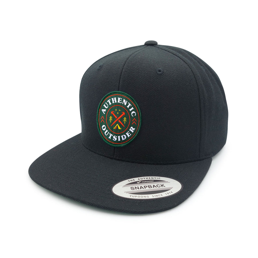 Casquette snapback à visière plate noire Authentic Outsider